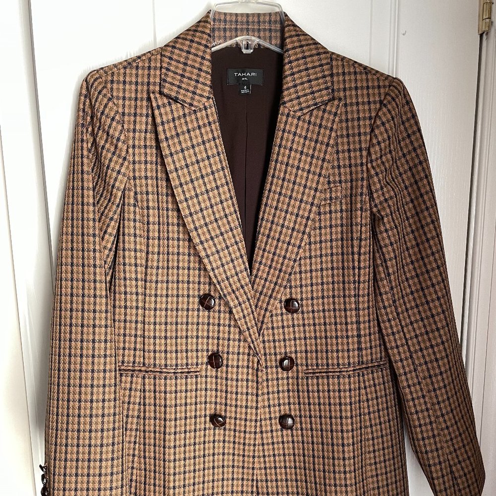 Tahari Blazer. Brown Houndstooth. Fully lined. Size 4
